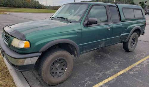 1999 Mazda B4000 4x4 Extended Cab 4 Door Pickup Truck with Cap for sale in Greeneville , TN