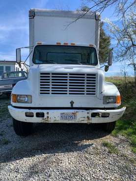 98 International 4700 26 Box Truck with lift gate for sale in New Haven, KY