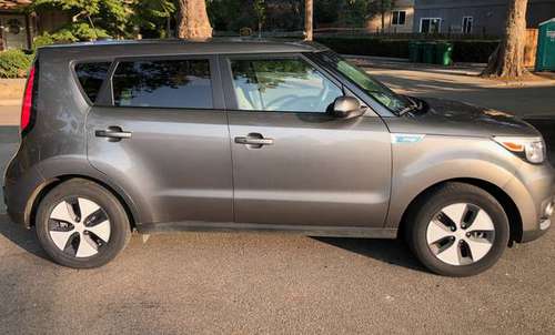 2017 Electric Kia Soul, 21k - cars & trucks - by dealer - vehicle... for sale in Atascadero, CA