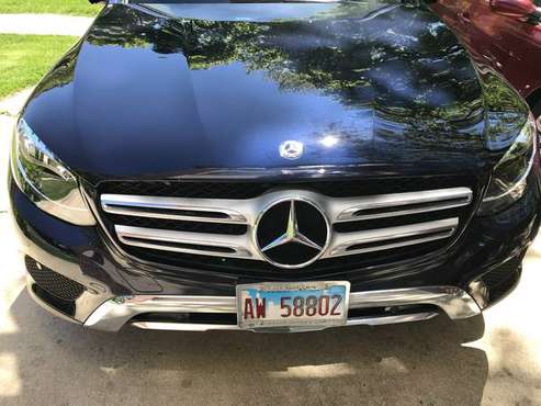 2018 Mercedes Benz GLC 300 - LIKE NEW for sale in Chicago, IL