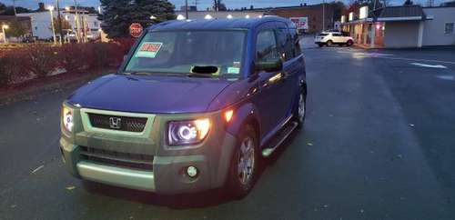 Honda Element EX 4WD - 5 speed Manual - cars & trucks - by owner -... for sale in utica, NY