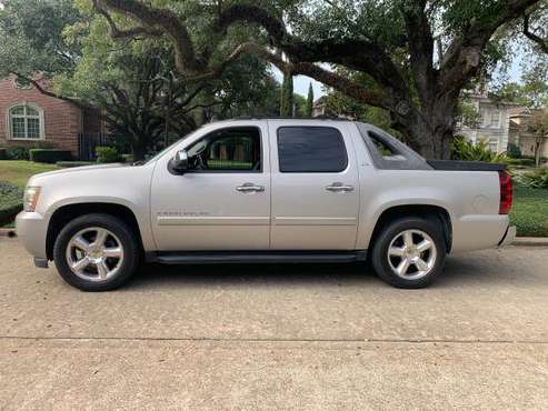 Chevy Avalanche - cars & trucks - by owner - vehicle automotive sale for sale in Houston, TX