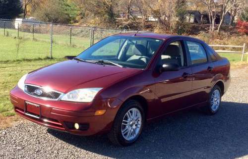 2006 Ford Focus SE ZX4 - cars & trucks - by dealer - vehicle... for sale in Branford, CT