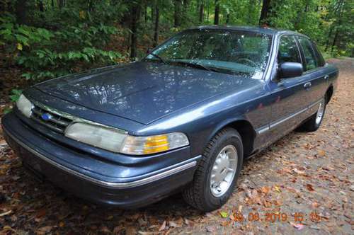 1997 FORD _CROWN_VICTORIA-LX for sale in Middlefield, MA