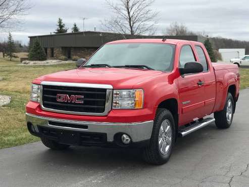 2010 GMC Sierra 1500 Extended Cab Pick Up ****INCLUDES TONUEAU COVER** for sale in Fenton, MI
