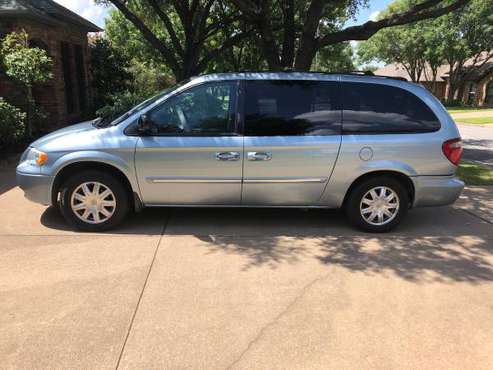 2005 Chrysler Town & Country for sale in North Richland Hills, TX