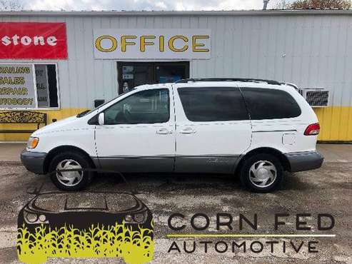 2002 Toyota Sienna for sale in CENTER POINT, IA