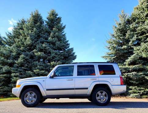 2007 Jeep Commander! 3rd Row! 4x4! - cars & trucks - by dealer -... for sale in Holland , MI