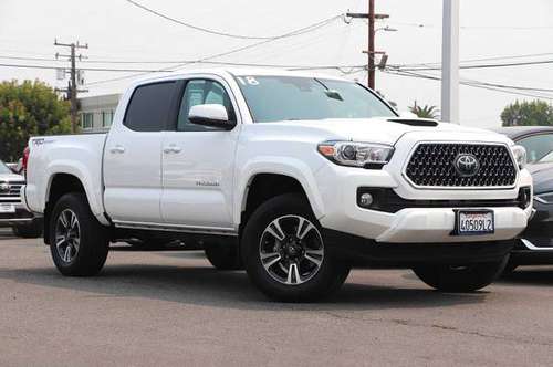 2018 Toyota Tacoma TRD Sport 4D Double Cab 2018 Toyota Tacoma White... for sale in Redwood City, CA