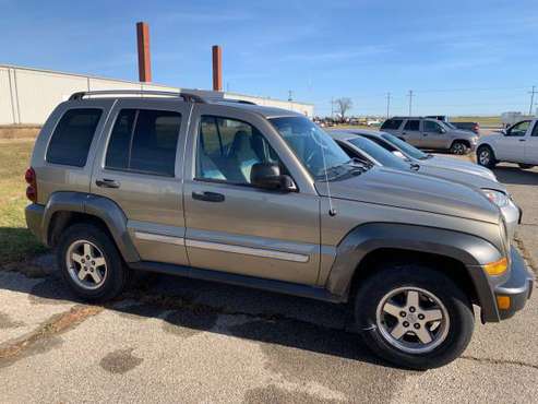 2006 Jeep Liberty - cars & trucks - by dealer - vehicle automotive... for sale in Topeka, KS