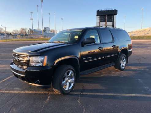 Chevy Suburban - cars & trucks - by owner - vehicle automotive sale for sale in Mount Vernon, IA