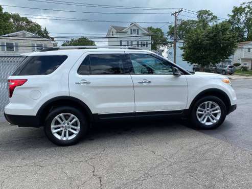2013 FORD EXPLORER! 4X4 THIRD ROW - cars & trucks - by owner -... for sale in Iselin, NJ