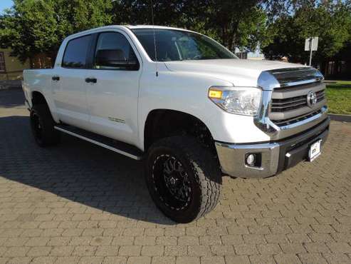2015 TOYOTA TUNDRA CREWMAX SR5 LOADED MUST SEE LOW MILES - cars & for sale in Oakdale, CA