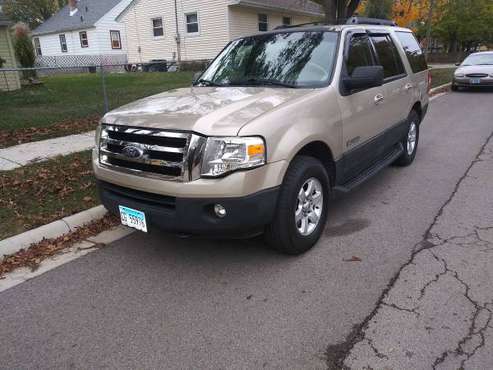 2007 Ford Expedition XLT four-wheel drive third row low mileage -... for sale in Rockford, IL