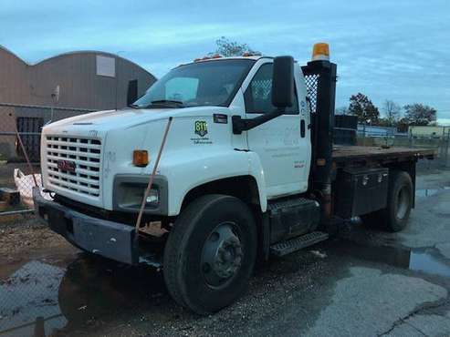 2006 GMC C7500 14 FOOT STAKE BODY FLATBED VERY LOW MIL - cars & for sale in Massapequa, PA