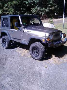 2004 Jeep Wrangler 4cyl, 5spd, Runs and Drives Great w/Only 121k... for sale in Southwick, MA