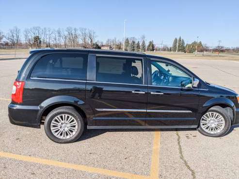 2016 Chrysler Town & Country - cars & trucks - by owner - vehicle... for sale in Fenton, MI