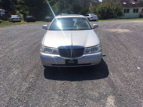 2001 Lincoln Town Car for sale in MANASSAS, District Of Columbia