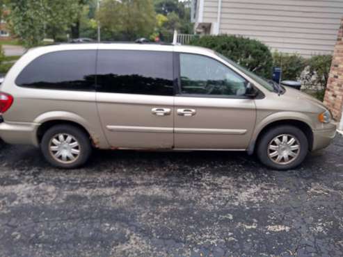 2006 chrysler town and country price reduced touring 116k for sale in Naperville, IL