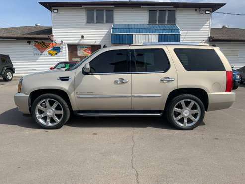 2008 Cadillac Escalade AWD/3rd Row/Captain s Chairs! for sale in Grand Forks, ND