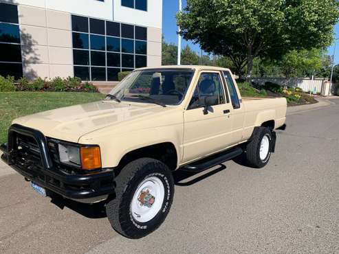 Clean 1985 Toyota Truck 4Wd Extra Cad 22re 4/cylinder EFI 196K Miles for sale in Roseville, CA