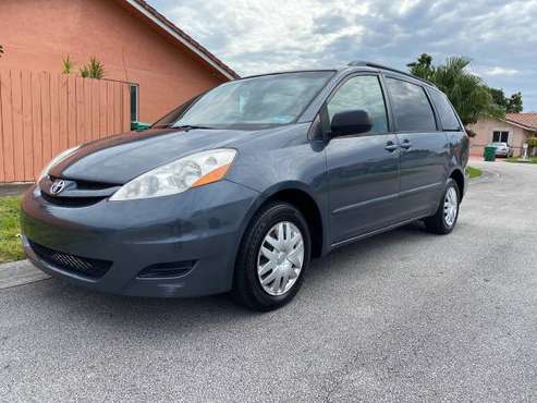 2008 Toyota Sienna - cars & trucks - by owner - vehicle automotive... for sale in Miami, FL