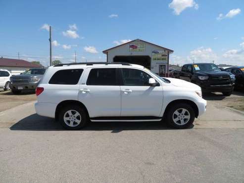 09 Toyota sequoia SR5, 114000 miles, 4x4, 15950 for sale in Waterloo, IA