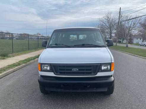 2006 Ford E350 SD Extended Passenger Van 1 Owner 82K SUPER CLEAN for sale in Copiague, NY