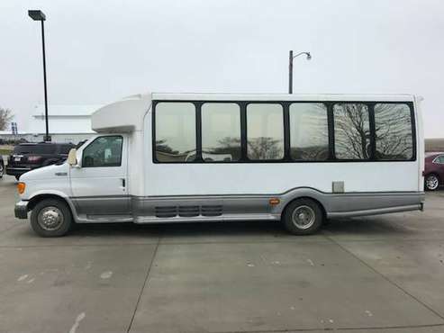 2005 Ford E450 SD 26 Passenger Bus - cars & trucks - by owner -... for sale in MOVILLE, IA