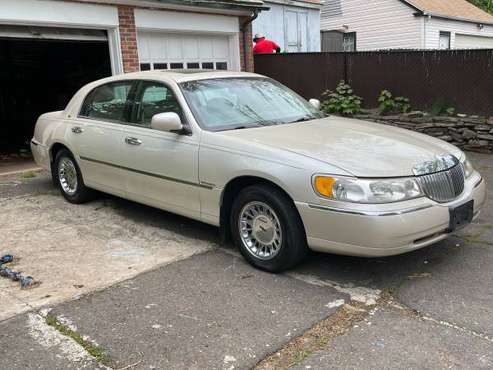 2000 Lincoln town car cartier for sale in Hartford, CT