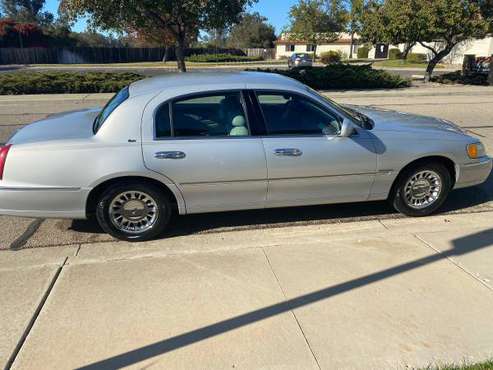 2001 Lincoln Town Car - cars & trucks - by owner - vehicle... for sale in Santa Maria, CA