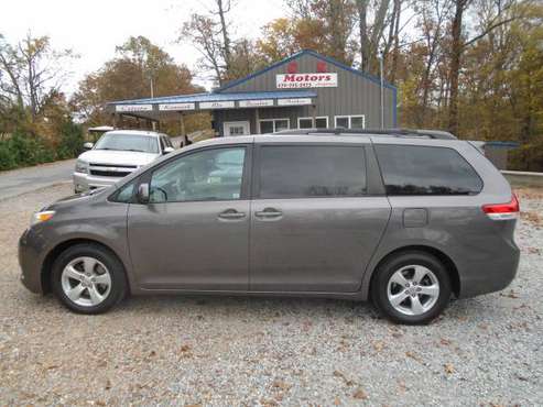 2012 Toyota Sienna LE * Seats 8 * 1 Owner - cars & trucks - by... for sale in Hickory, IL