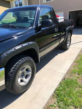 2000 GMC SIERRA 4x4 - cars & trucks - by owner - vehicle automotive... for sale in Lawrence, KS