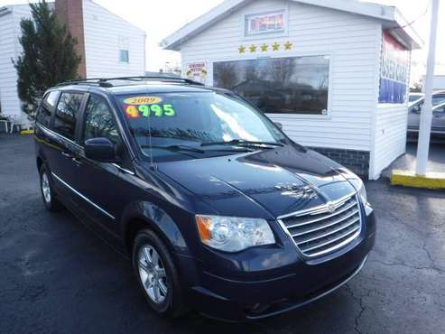 2009 TOWN & COUNTRY - cars & trucks - by dealer - vehicle automotive... for sale in Lima, OH