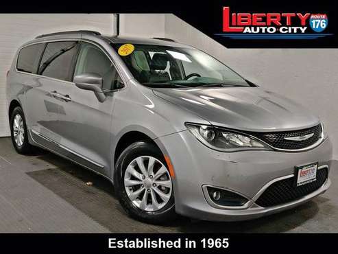 2017 Chrysler Pacifica Touring L Financing Options Available!!! -... for sale in Libertyville, IL