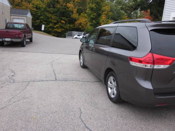 2011 Toyota Sienna LE 7 Passenger 4dr Mini Van V6 Auto 108K $10950 for sale in East Derry, MA – photo 7