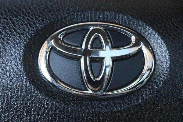 2017 Toyota Highlander Hybrid Limited Platinum - - by for sale in ToyotaWalnutCreek.com, CA – photo 18