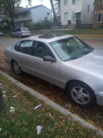 1999 Toyota Avalon Runs super great no lights on $2000 - cars &... for sale in milwaukee, WI – photo 4