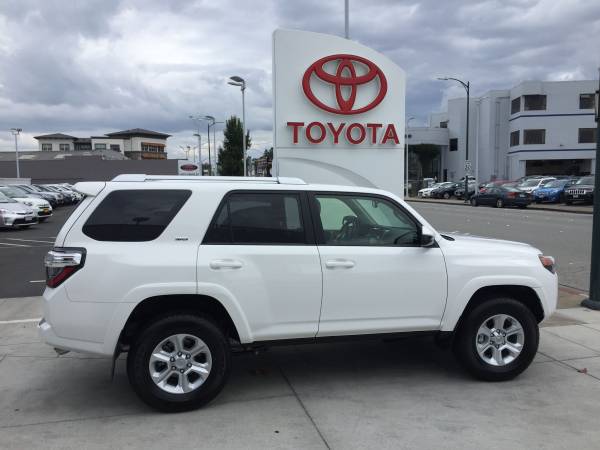 New 2019 Toyota 4RUNNER SR5 (THIRD ROW SEATING) 4X4 V6 4.0L (WHITE) for sale in Burlingame, CA – photo 2