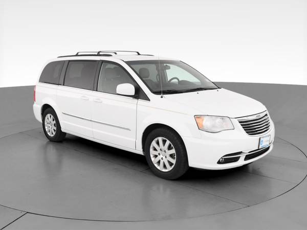 2016 Chrysler Town and Country Touring Minivan 4D van White -... for sale in Houston, TX – photo 15