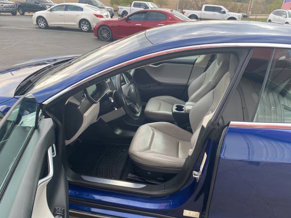 2015 Tesla Model S 70D - - by dealer - vehicle for sale in Dodgeville, WI – photo 11