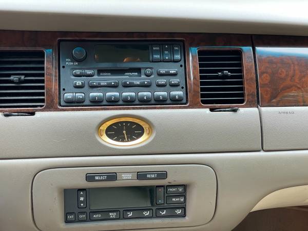 2000 Lincoln town car cartier for sale in Hartford, CT – photo 7