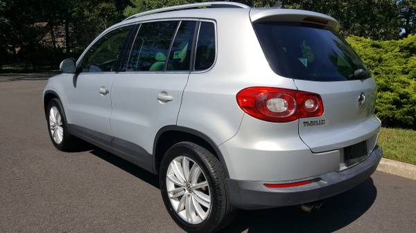 2011 VOLKSWAGEN TIGUAN LIMITED FULL LOADED EXCELLENT CONDITION for sale in Westbury , NY – photo 4