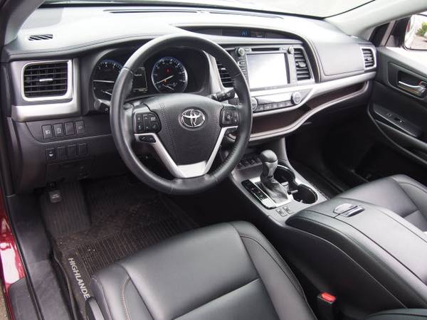 2019 Toyota Highlander XLE - - by dealer - vehicle for sale in Beaverton, OR – photo 16