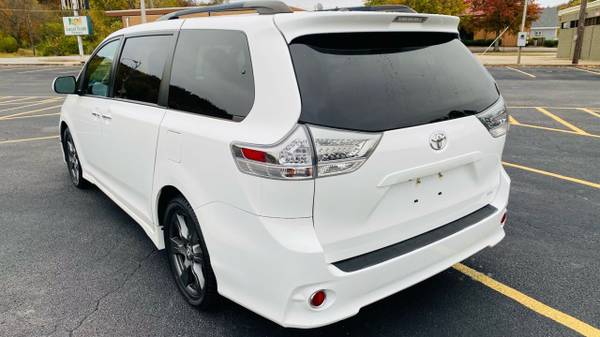 2017 Toyota Sienna SE Premium 8 Passenger 4dr Mini Van van White -... for sale in Fayetteville, AR – photo 5