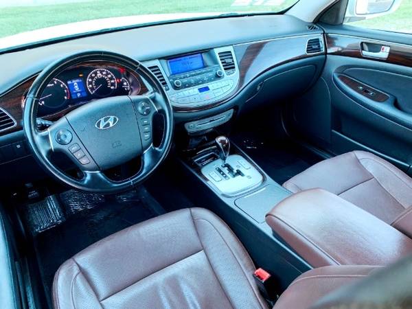2012 Hyundai Genesis 3.8L -- SUPER Sharp!! Crispy White with AMAZING D for sale in Madison, WI – photo 10