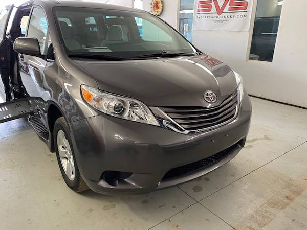 2016 Toyota Sienna LE Mobility van wheelchair handicap accessible for sale in SKOKIE, WI – photo 7