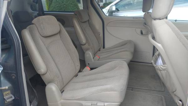 2005 Chrysler Town & Country for sale in Lancaster, NY – photo 8