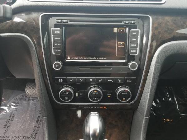 2014 Volkswagen Passat TDI SEL Premium SKU:EC042264 Sedan for sale in Amarillo, TX – photo 15
