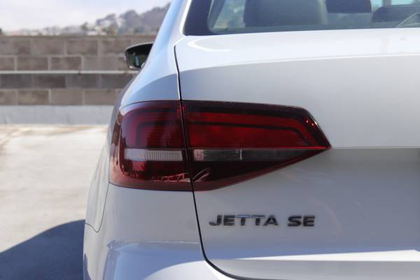 2017 VW Volkswagen Jetta 1 4T SE Sedan sedan White Silver Metallic for sale in Colma, CA – photo 8